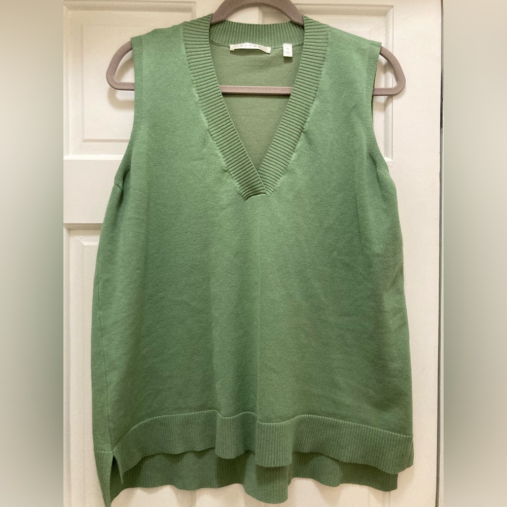 Women’s XL sweater vest by Cyrus.
